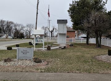 illinois/western-illinois/landmark/two-story-outhouse