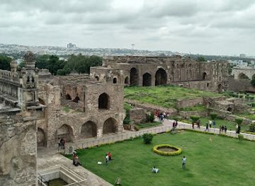 india/hyderabad/golconda-fort/landmark/bala-hissar-darwaza