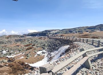 portugal/serra-da-estrela/landmark/lago-da-barragem-da-torre