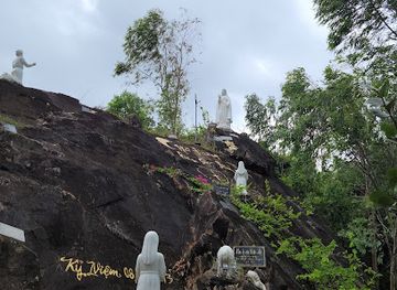 vietnam/quy-nhon/landmark/bai-bien-quy-hoa