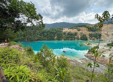 malaysia/east-coast/landmark/tasik-biru-bukit-ibam