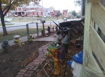 kansas/topeka/landmark/the-fire-hydrant-house