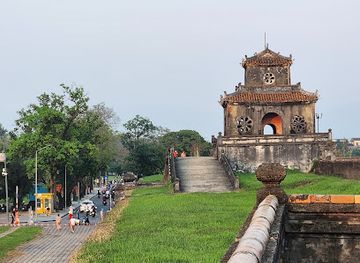 vietnam/hue/landmark/cua-ngan-cua-the-nhan