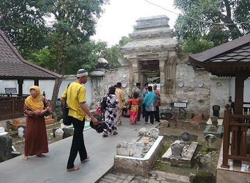 indonesia/east-java/landmark/tomb-of-sunan-bonang