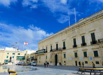 malta/south-eastern-district/landmark/st-george-s-square