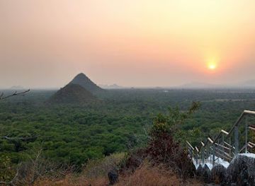 india/andhra-pradesh/landmark/gokavaram-pandavalu-metta
