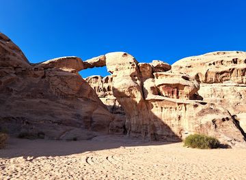 jordan/wadi-rum/landmark/burdah-rock-bridge