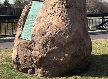 indiana/southeast-indiana/landmark/mccormick-s-rock