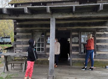 ohio/western-ohio/landmark/robbins-crossing-historic-village