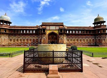 india/agra/fatehabad/landmark/jahangir-palace