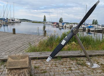 sweden/vasteras/landmark/minnesmarke-over-flygforvaltningens-verkstadsskola-pa-hasslo-i-vasteras