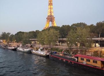 france/paris/landmark/port-de-suffren