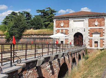 italy/verona/san-zeno/landmark/porta-san-zeno