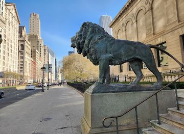 illinois/chicago/landmark/north-lion
