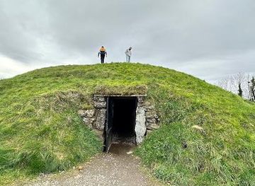 ireland/drogheda/landmark/four-knocks-tomb