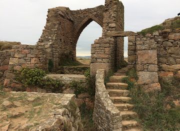 guernsey/lihou/landmark/grosnez-castle