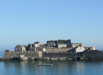 guernsey/pleinmont-point/landmark/prince-albert-statue
