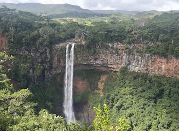 mauritius/black-river-gorges-national-park/landmark/chamarel-waterfall