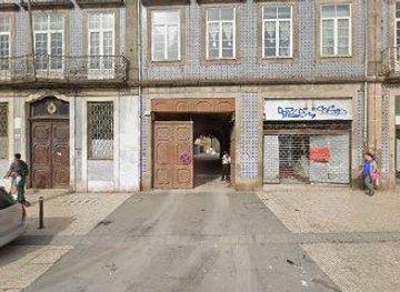 portugal/porto/landmark/praca-de-carlos-alberto-34