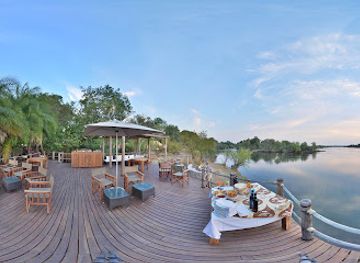 zambia/batoka-gorge/landmark/sanctuary-sussi-chuma