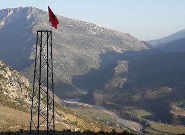 albania/tepelene/landmark/vila-hoxha