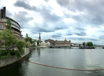 sweden/stockholm-archipelago/landmark/helgeandsholmen
