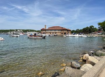 wisconsin/lake-geneva/landmark/visit-lake-geneva