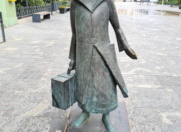 slovenia/southeast-slovenia/landmark/alma-m-karlin-statue
