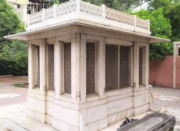 india/delhi/landmark/mazar-e-mirza-asad-ullah-khan-ghalib-tomb