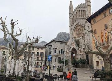 spain/balearic-islands/landmark/placa-de-la-constitucio