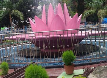 india/kolkata/esplanade/landmark/statue