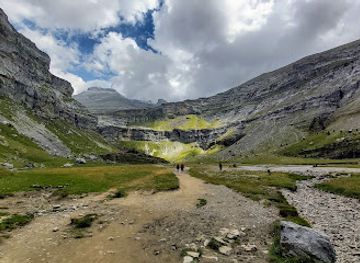 spain/ordesa-y-monte-perdido-national-park/landmark/bus-centro-visitantes-sector-ordesa-parking-libre
