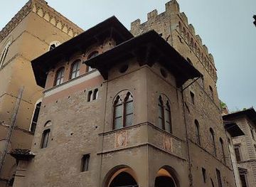 italy/san-gimignano/landmark/palazzo-dell-arte-della-lana