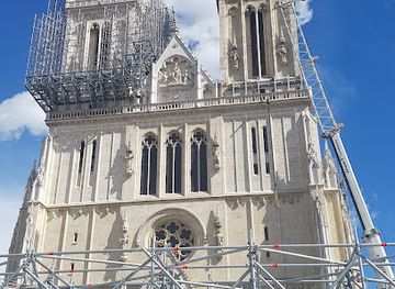 croatia/zagreb/landmark/stopped-cathedral-clock