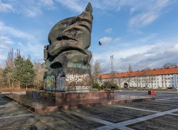 germany/berlin/prenzlauer-berg/landmark/ernst-thalmann-denkmal