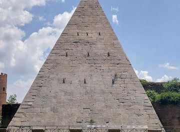 vatican-city/vatican-pinacoteca/landmark/pyramid-of-caius-cestius