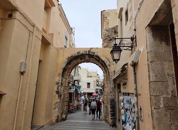 greece/crete/landmark/guora-gate