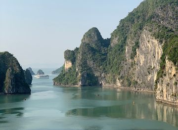 vietnam/ha-long-bay/landmark/athena-royal-cruise