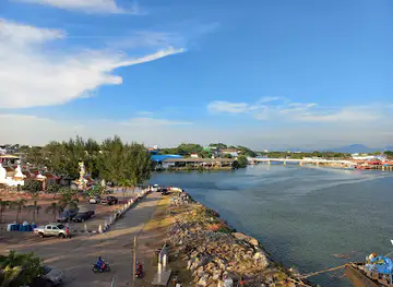 Laem Charoen Beach
