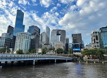 australia/melbourne/southbank/landmark/below-bridge-lookout