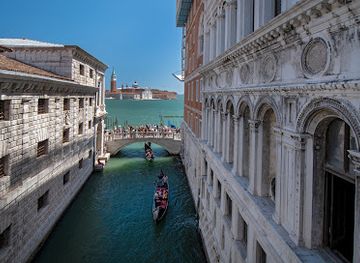 italy/venetian-riviera/landmark/bridge-of-sighs