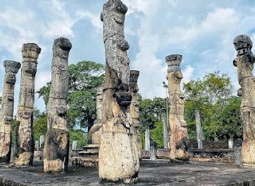 sri-lanka/polonnaruwa-district/landmark/nissanka-lata-mandapa