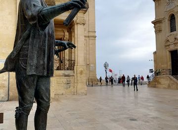 malta/valletta/landmark/statue-of-jean-de-valette