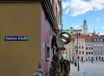 poland/warsaw/landmark/stone-steps