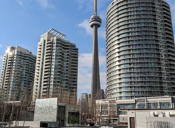 canada/toronto/harbourfront/landmark/queen-s-quay-terminal