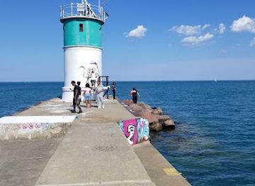 illinois/waukegan/landmark/waukegan-harbor-light