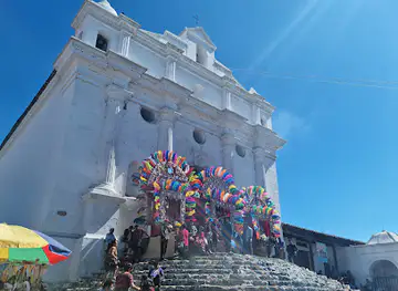 Plaza y Mercado Santo Tomás