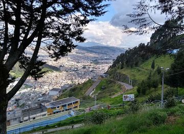 ecuador/highland-valleys/landmark/cima-de-la-libertad-y-templo-de-la-patria