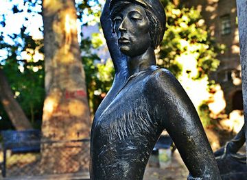 georgia/kvemo-kartli/landmark/sofiko-chiaureli-statue