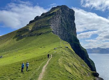 faroe-islands/kalsoy-island/landmark/james-bond-gravestone